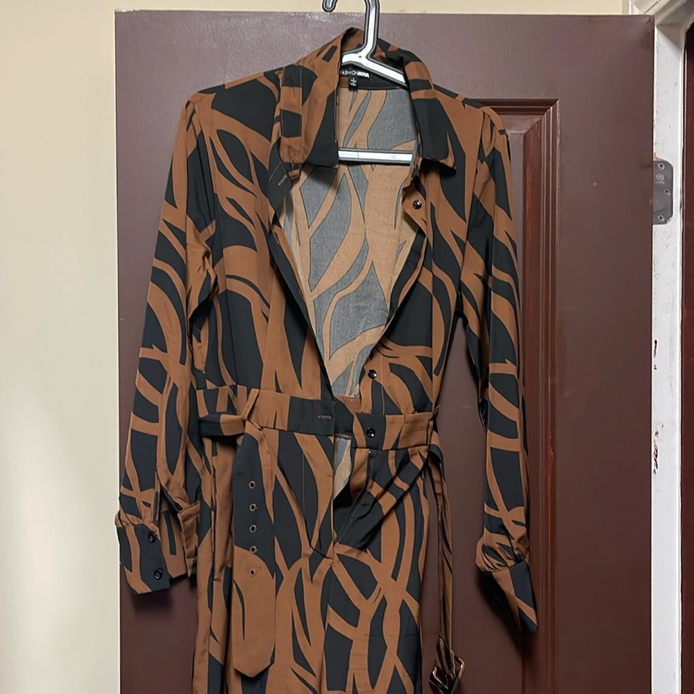 Fashion Nova multi jumpsuit with a belt, only worn once prices firm L